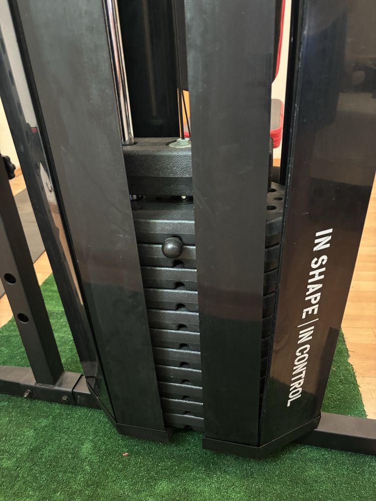 Máquina de musculação multifunções