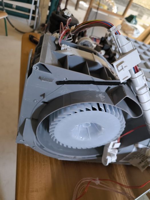 Silnik z suszarki Bosch WTH85V0EPL oraz inne