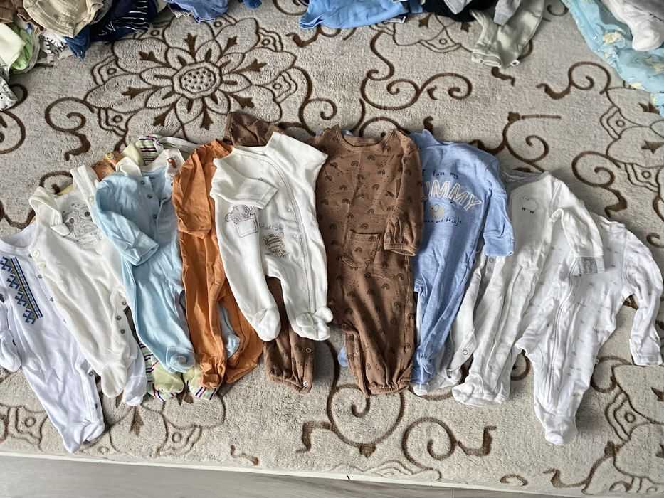 Лот одягу для хлопчика від народження і до 9 місяців