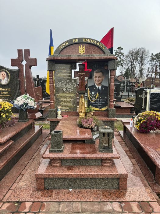 Памʼятник військовому, військові памʼятники з граніту, мармур