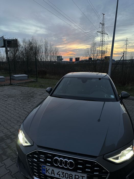 Продам Audi a4b9 2020 року
