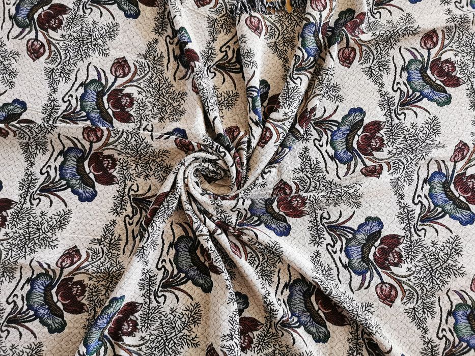 Elegancki obrus / narzuta z Wietnamu – orientalny kwiatowy wzór