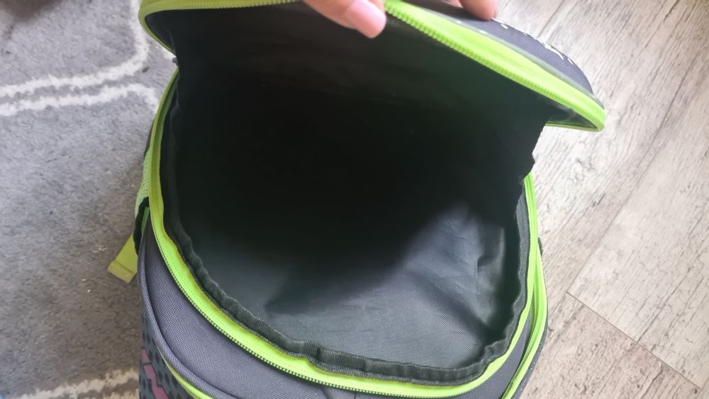 Шкільний рюкзак, портфель