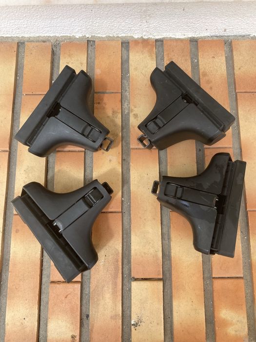 Fixadores Thule e barras para Seat Leon 2007