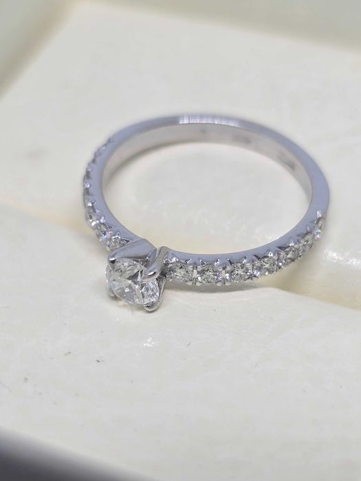 Каблучка з діамантами