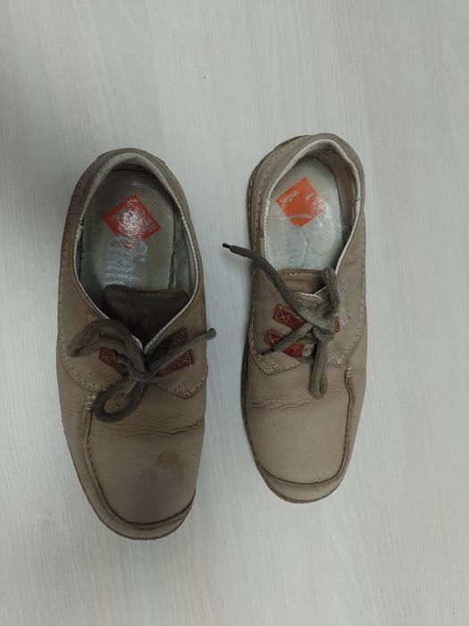 Sprzedam męskie skórzane buty rozmiar 39.