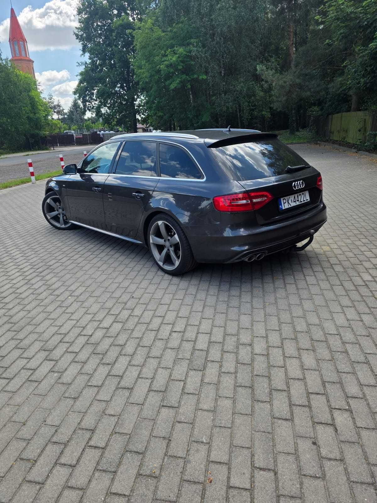 Audi A4 B8 2.0 TDi Webasto, Panorama, S Line, Keyless-Go