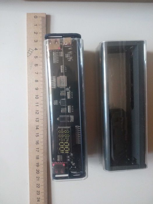 павербанк з ліхтариком 3*18650 на 8700мАг нічник. для роутера 23000mAh