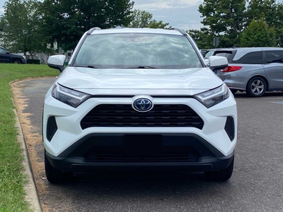 Toyota RAV4      2023