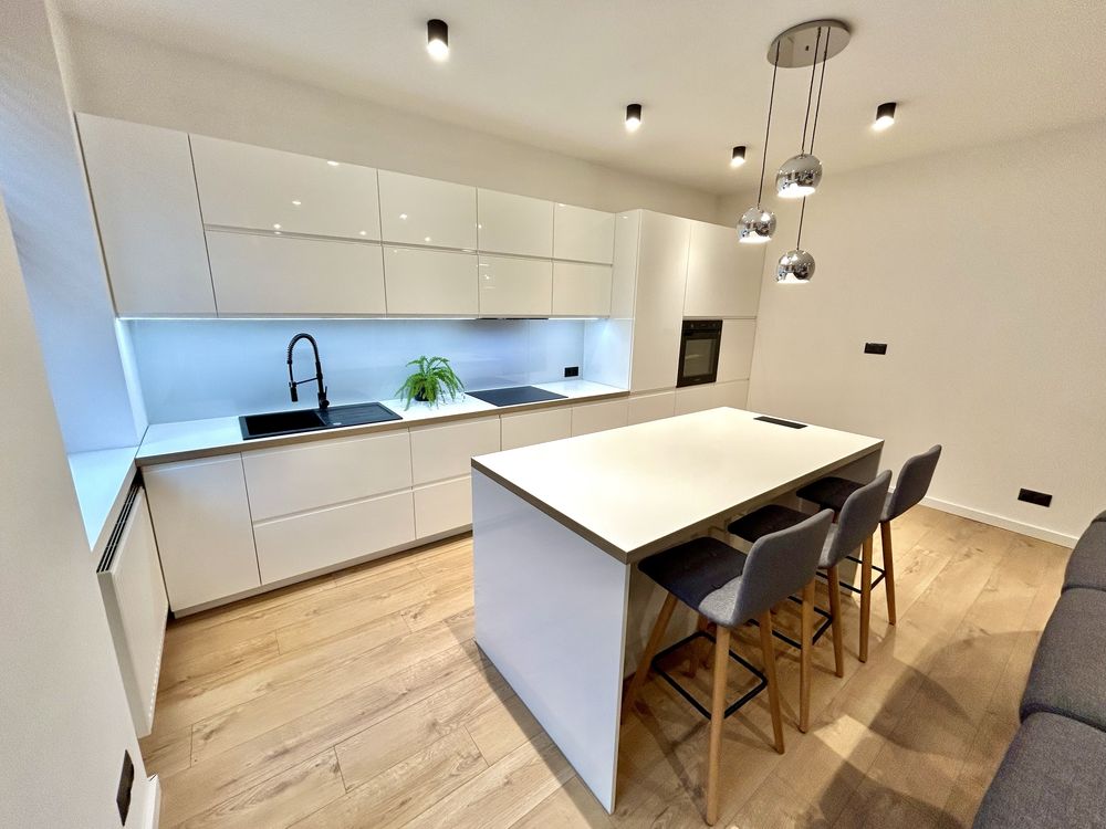 Wynajem 60m2 Poznań Jeżyce, salon z kuchnią mają 40m2,
