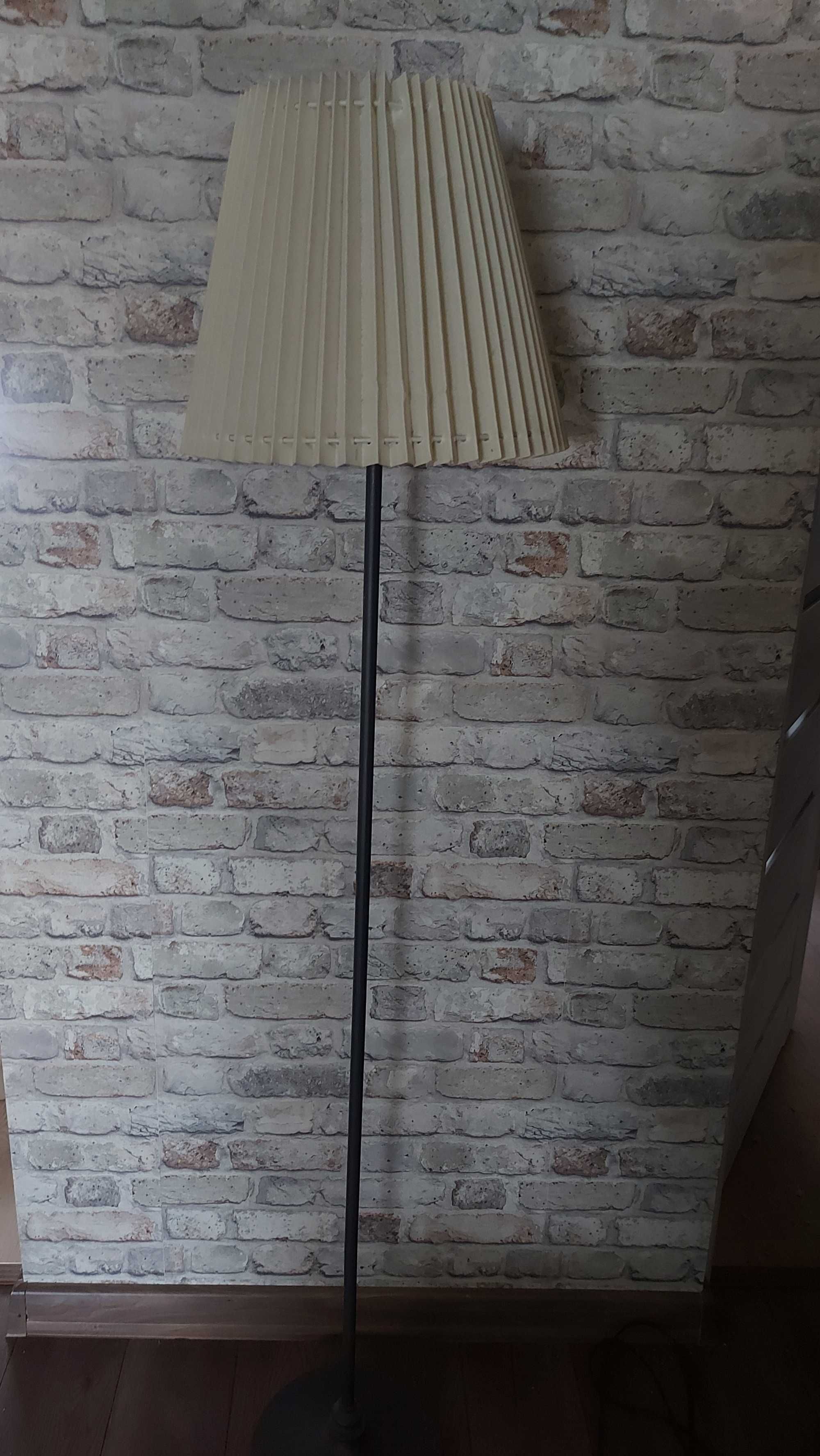 Lampa podłogowa, stojqca