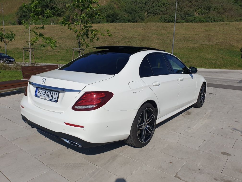 Wynajem Mercedes E klasa W213 220D 4matic. Wypożyczalnia samochodów.