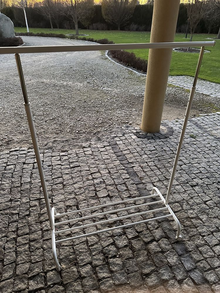 Stojaki na ubrania buty