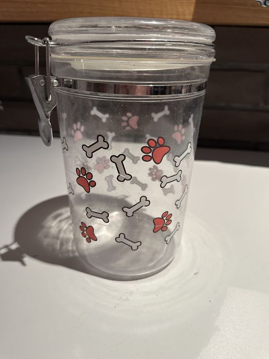 Pojemnik na karme dla psa/kota