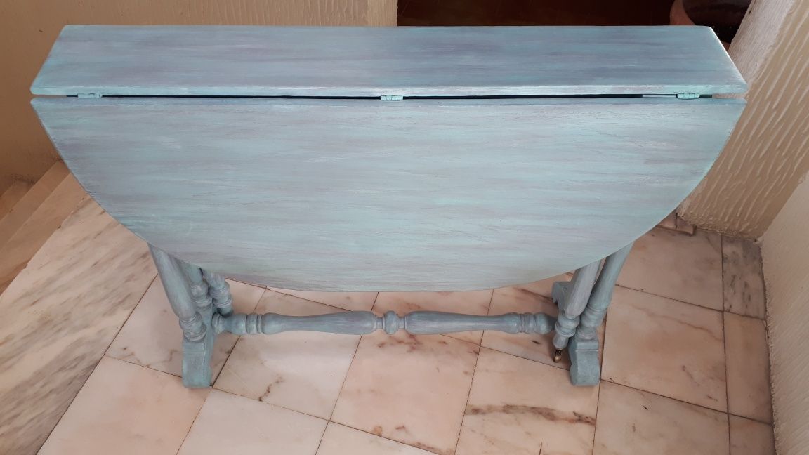 Mesa de abas antiga, mas remodeladaa