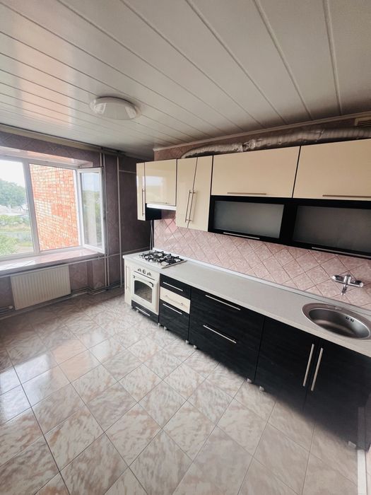 Продаж квартири з гаражем