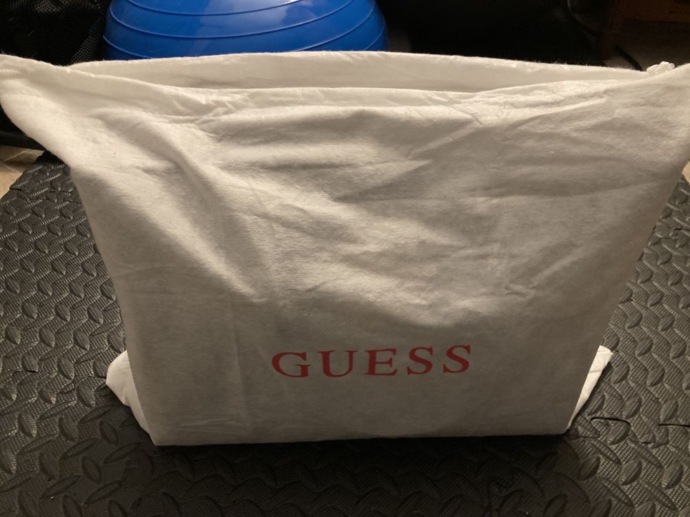 Mala Guess com etiqueta e dust bag