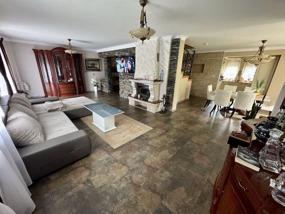 Dom Wyczerpy  + hala magazynowa + basen + działka 2500m