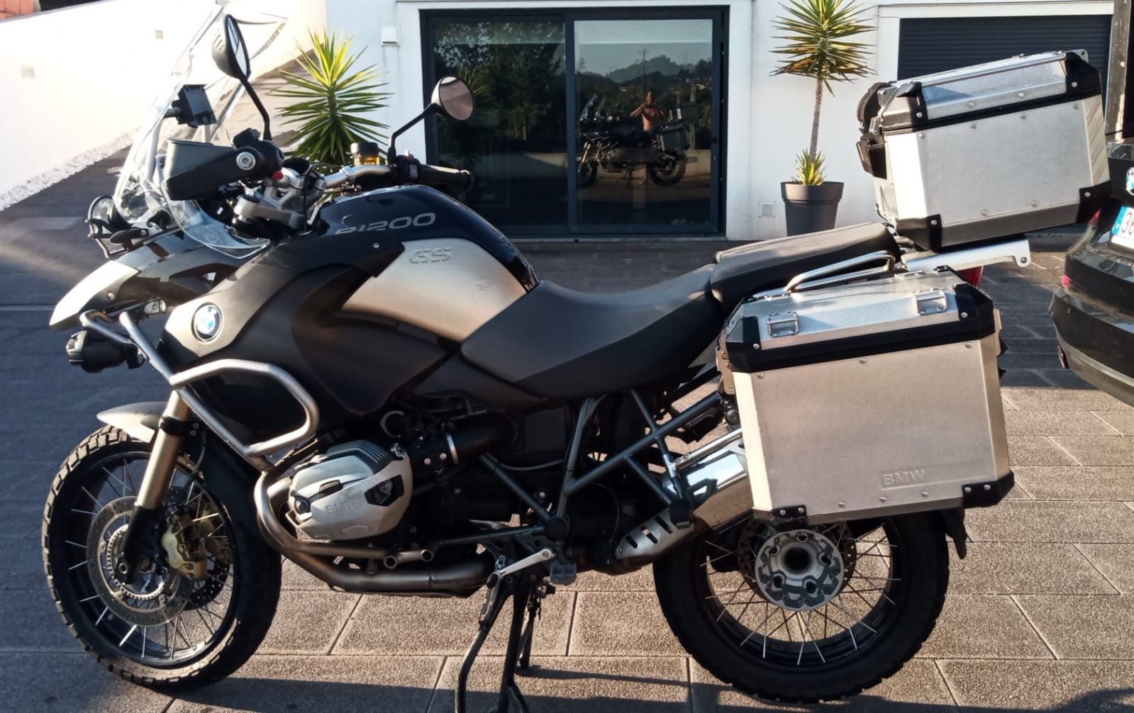Moto BMW ano 2013, registo 2014.
