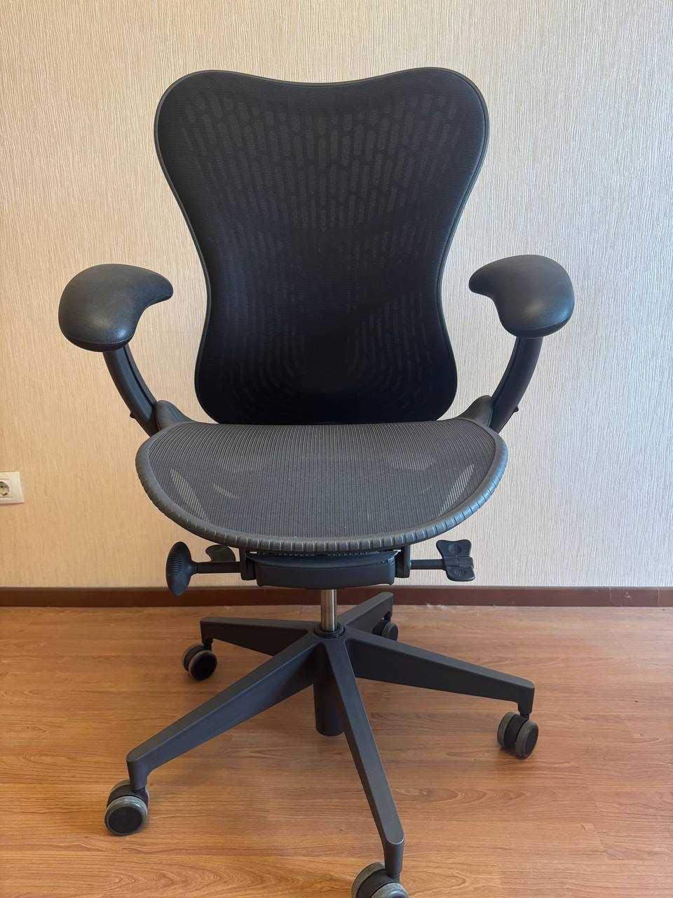 Крісло Herman Miller Mirra 2