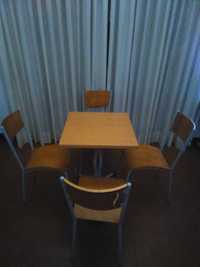 Conjunto 4 cadeiras como novas + mesa quadrada