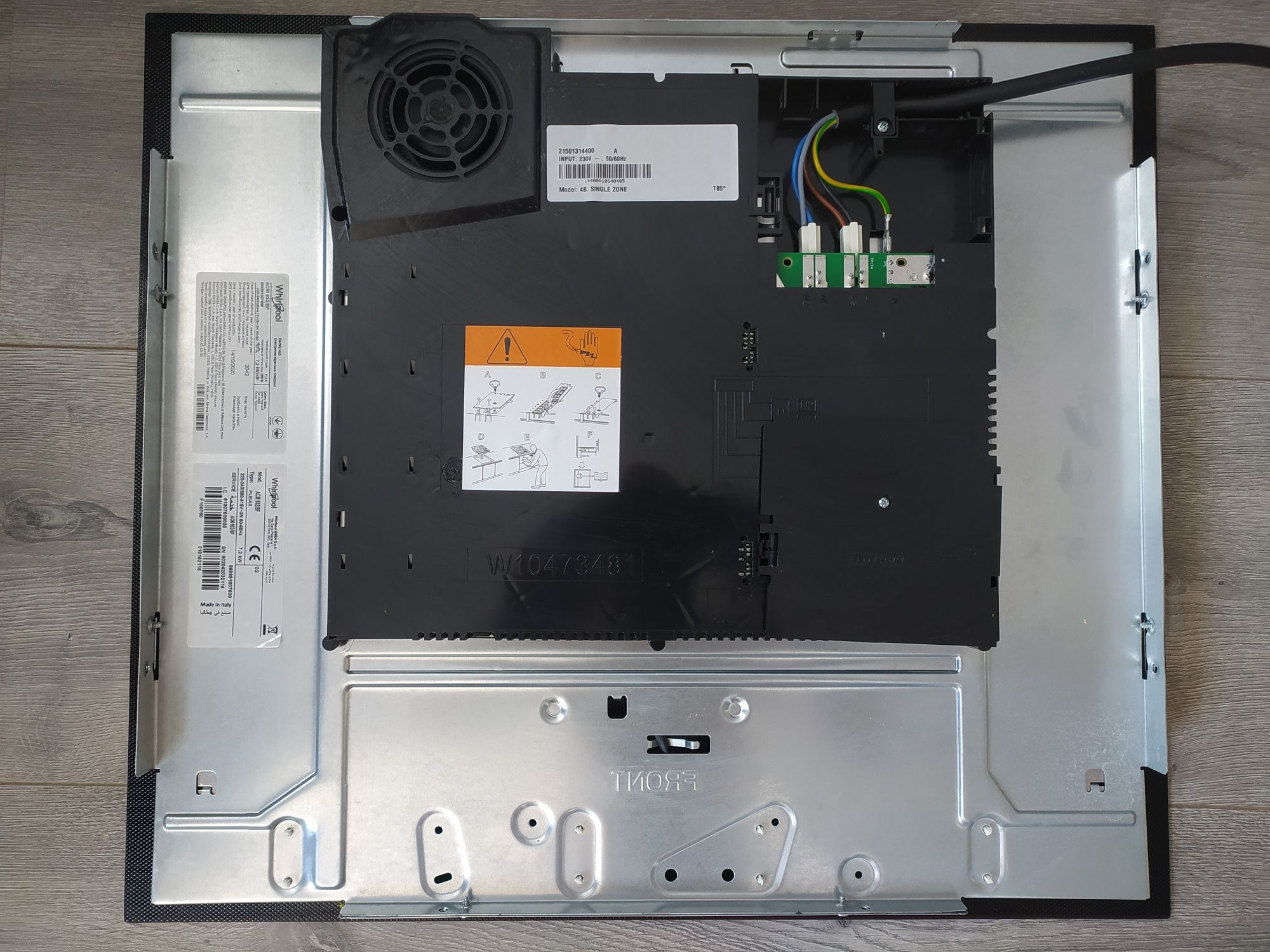 Продам індукційну варильну поверхню Whirlpool ACM 932 BF