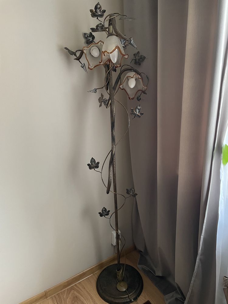 Sprzedam koblet 2 zyrandole i lampe stojacą