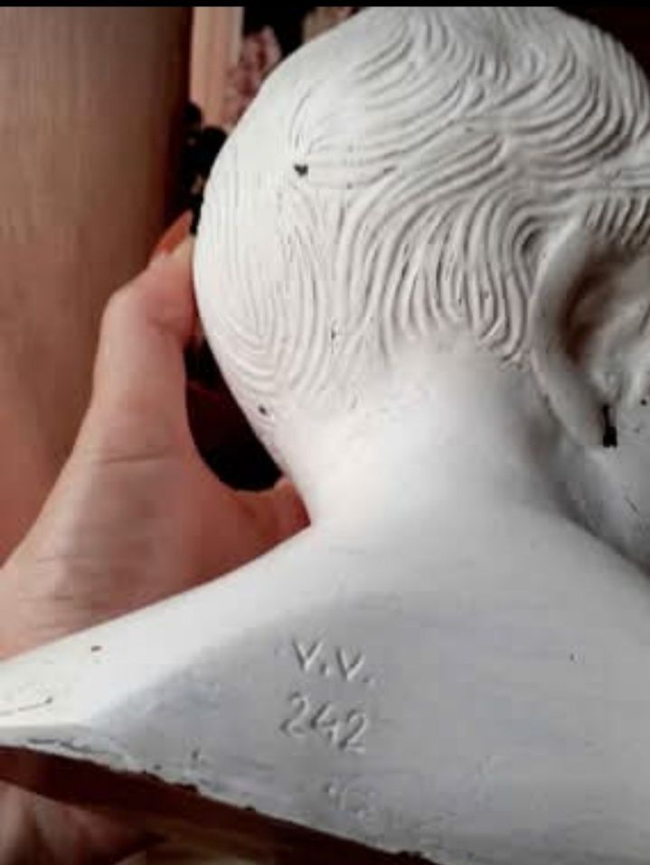 Moldura vintage e estatuetas desde 20€