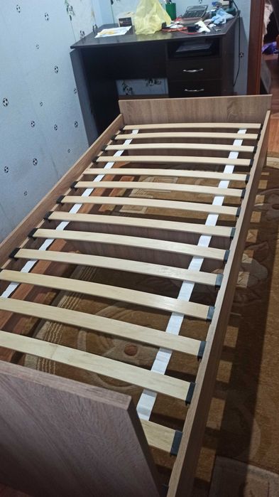 Продам ліжка полуторні.