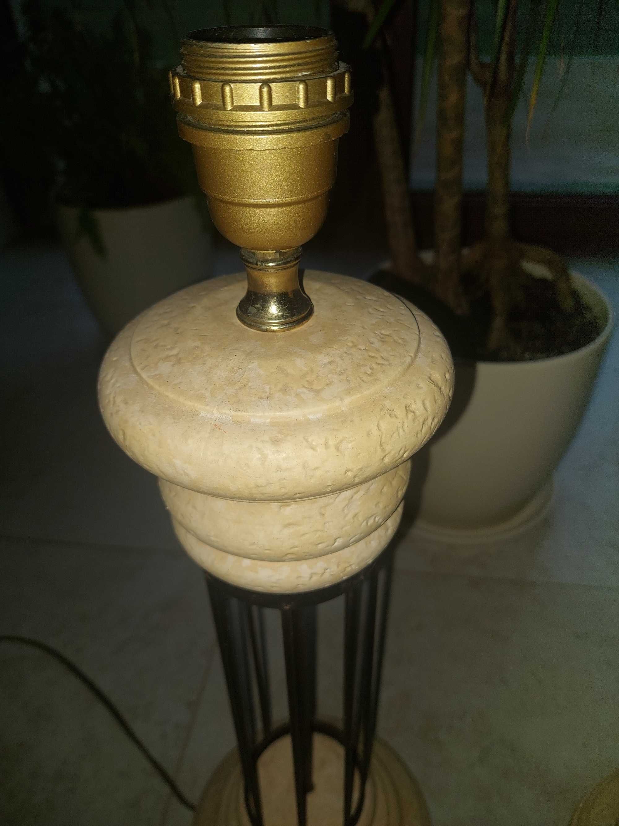 Lampy stojące pokojowe