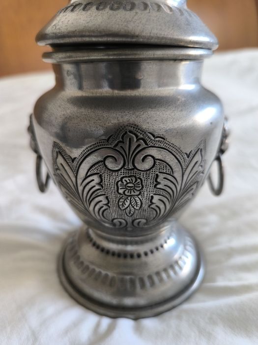 Pote em estanho J.S.I.