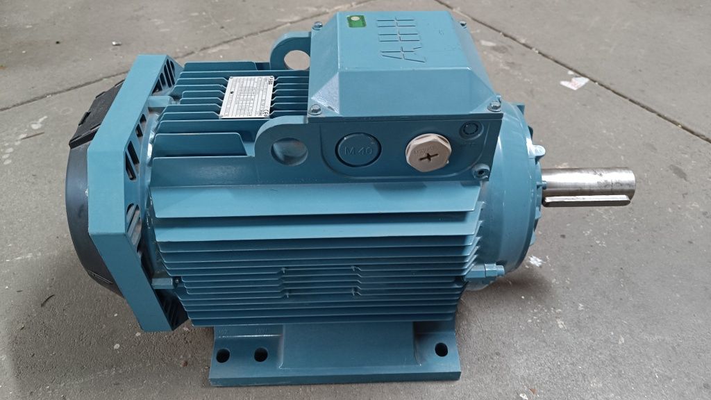 Motor elétrico ABB 11 kW com pouco uso