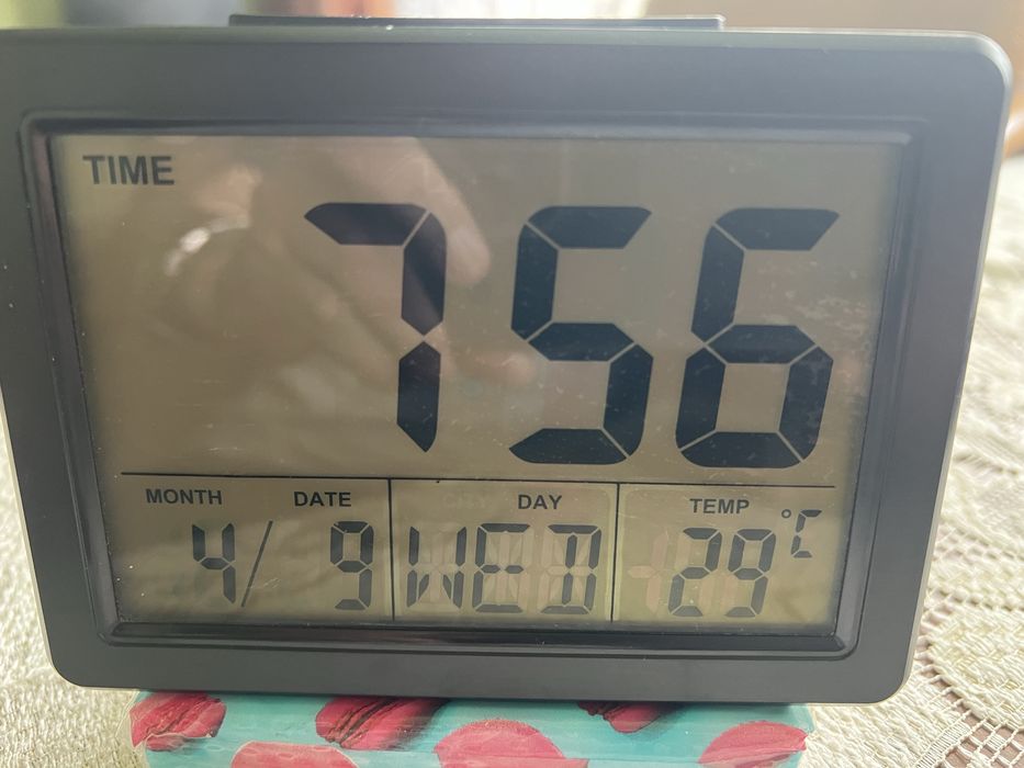 Zegarek elektroniczny.