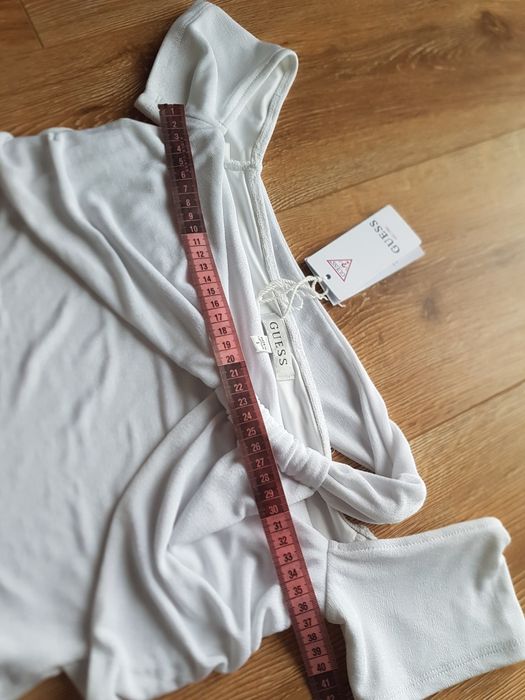 M 38 Guess bluzka z błyszczącą nitką top damski biały oryginalny