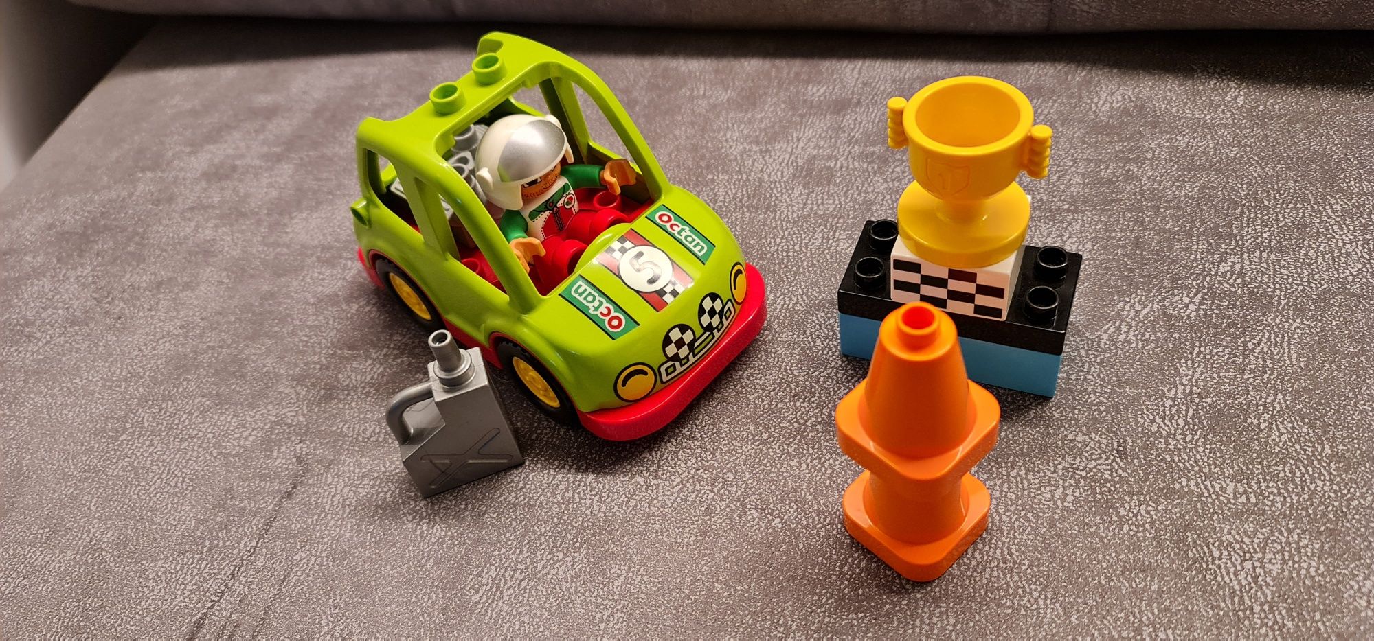Lego Duplo Samochód Wyścigowy 10589