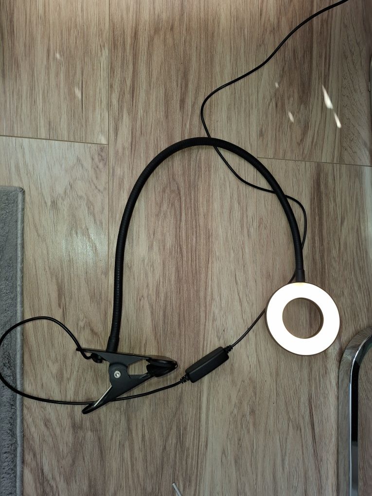 Lampka biurkowa książkowa led trzy barwy światła klips USB Czarna