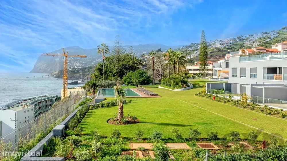 Luxo à Beira-Mar: Apartamento Exclusivo na Estrada Monumental