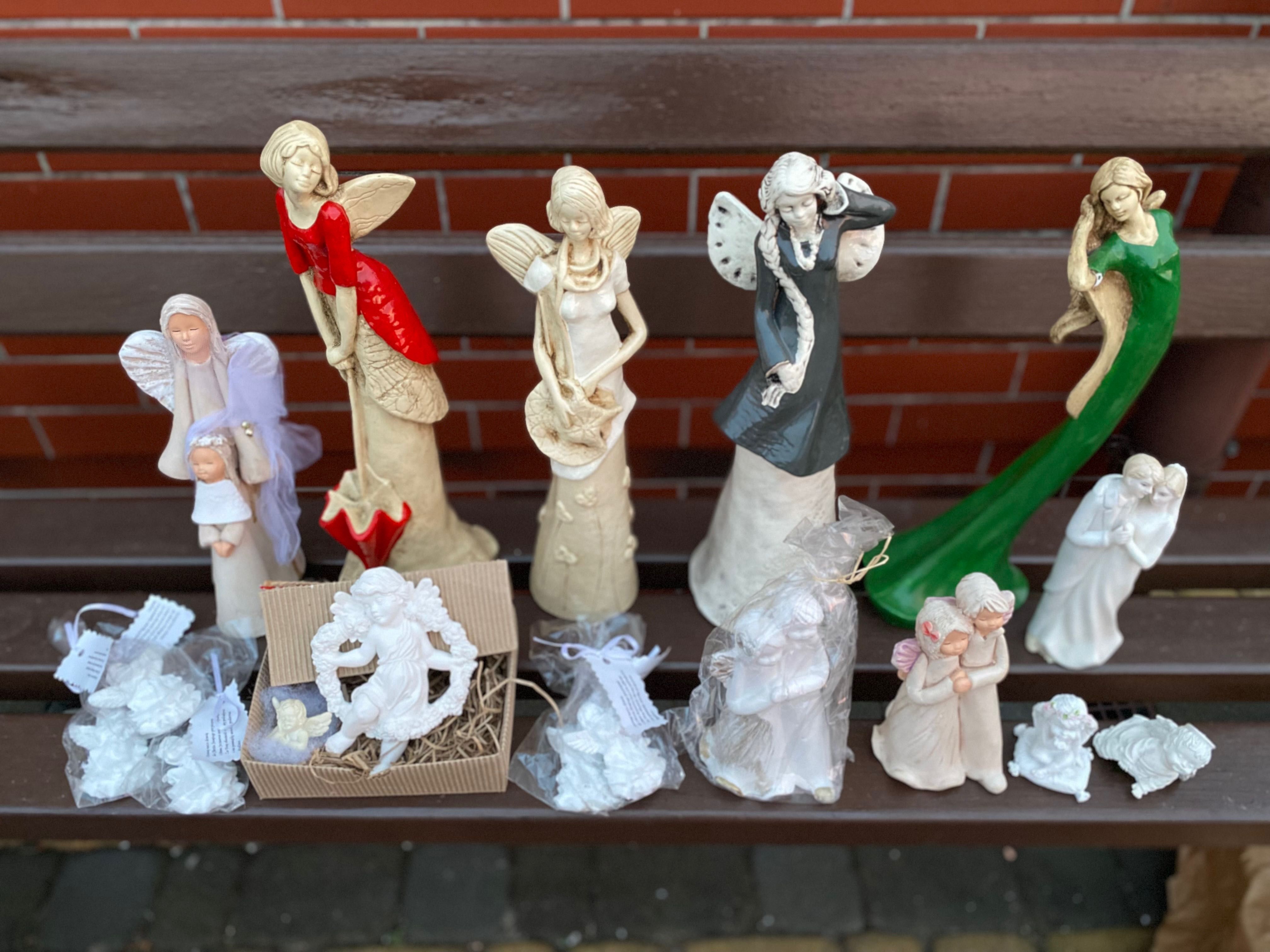 Aniołki mix różne rozmiary gips i ceramika