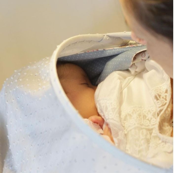 Avental de amamentação Pulguinhas