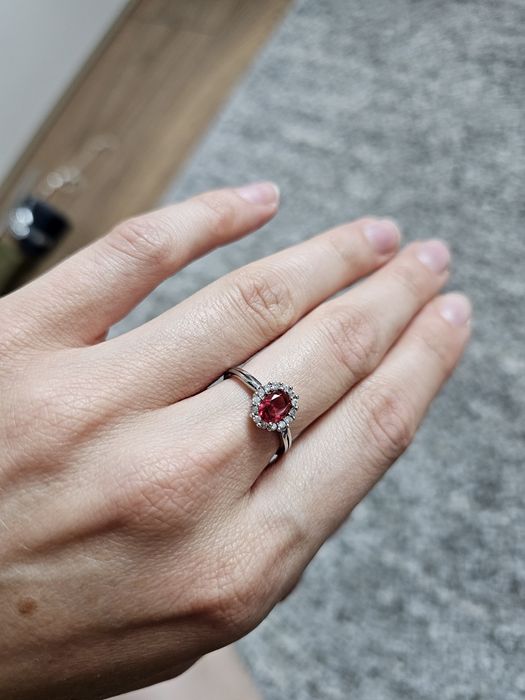 Srebrny pierścionek z czerwonym oczkiem próba 925