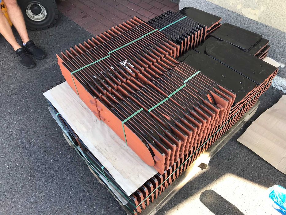 Dachówka karpiówka Creaton czarna błyszcząca