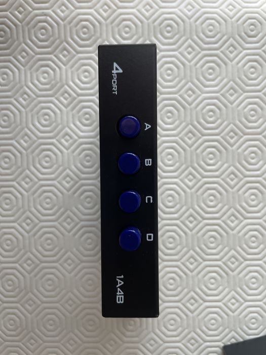 Comutador USB 2.0 (1 aparelho para 4 computadores)