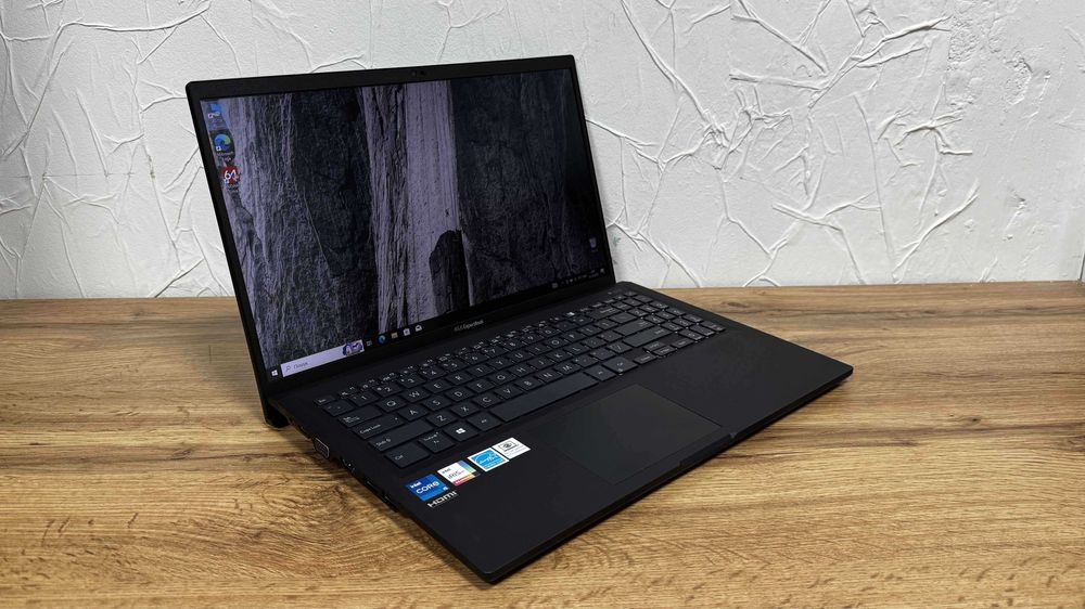 ASUS ExpertBook B1500C – i5-1135G7, 16GB RAM, 256GB SSD