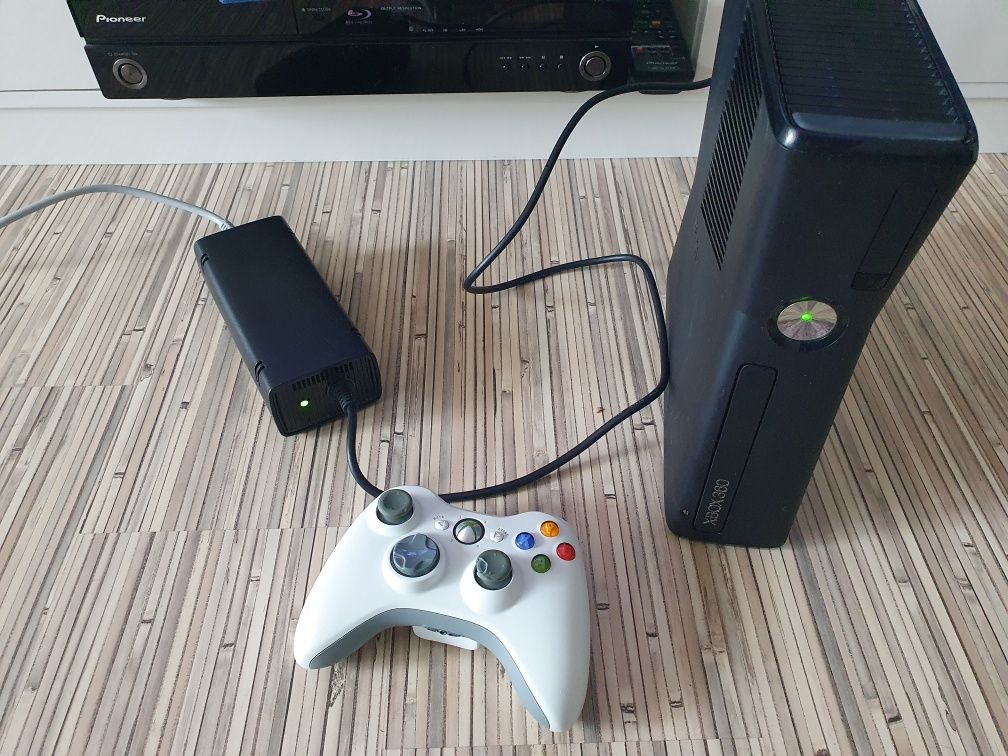Игровая приставка Xbox360 slim 250Gb
