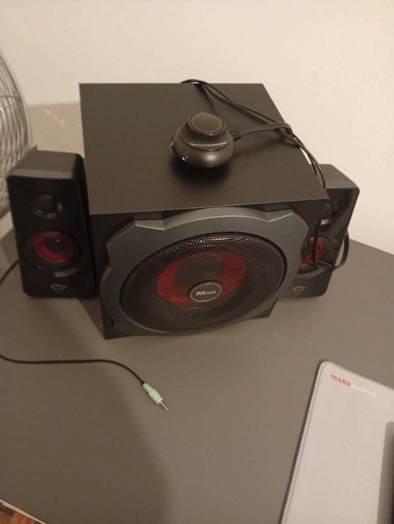 Coluna de som como nova