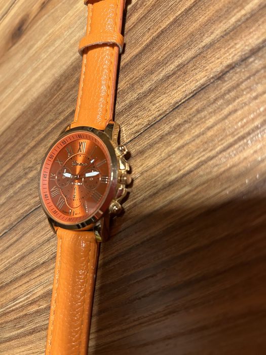 Pomarańczowy zegarek