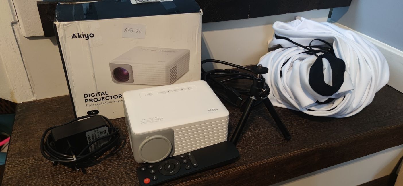 Projektor Akiyo 01 + ekran 254cm + hdmi + pilot + statyw + hdmi/USB C
