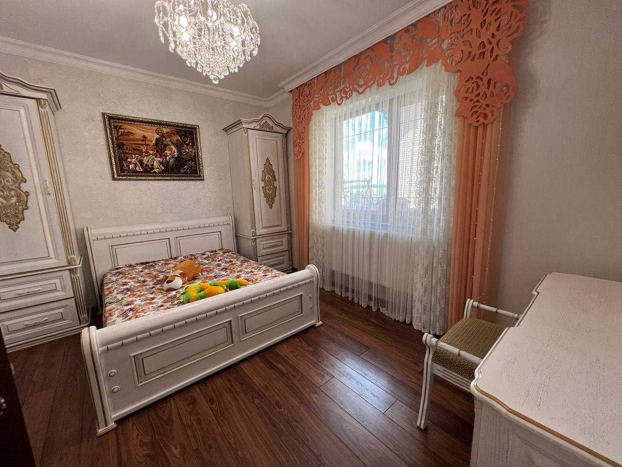 Продаж розкішного будинку м. Цумань