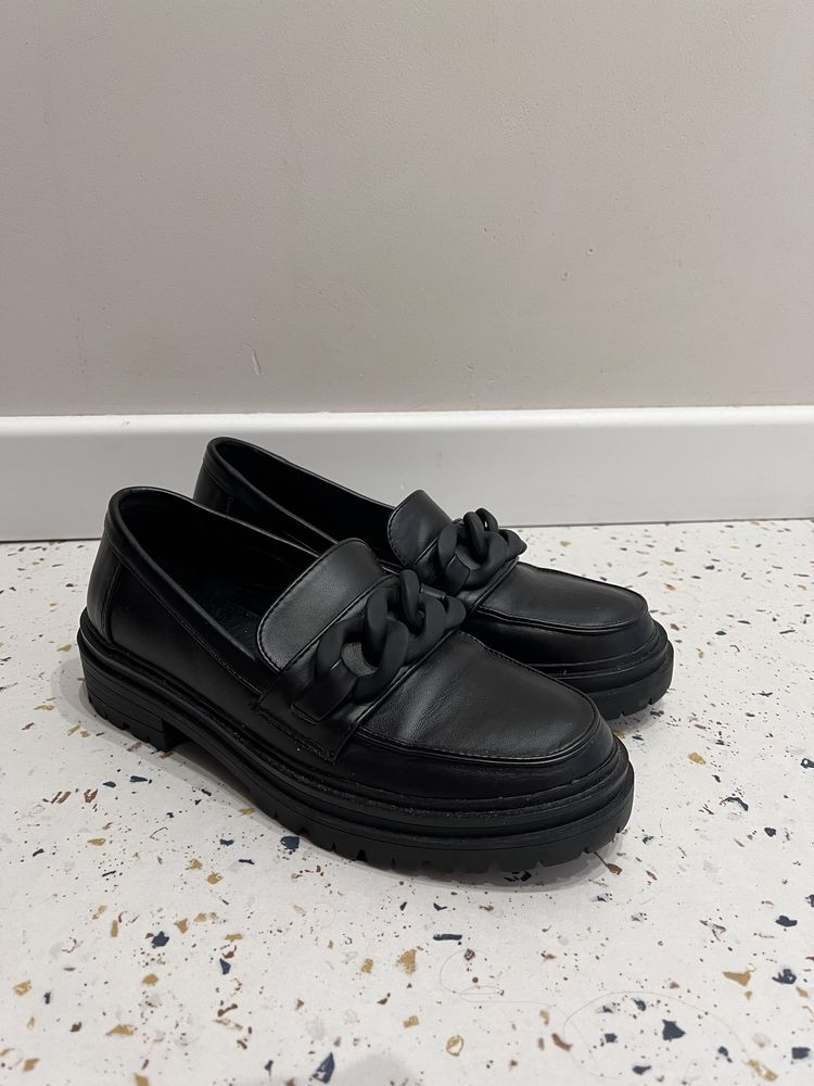 Czarne loafersy damskie