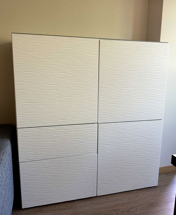 Mobiliário IKEA BESTÅ — cómoda e móvel de TV da mesma coleção